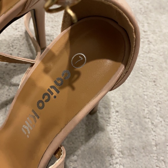 High heals - Picture 2 of 3